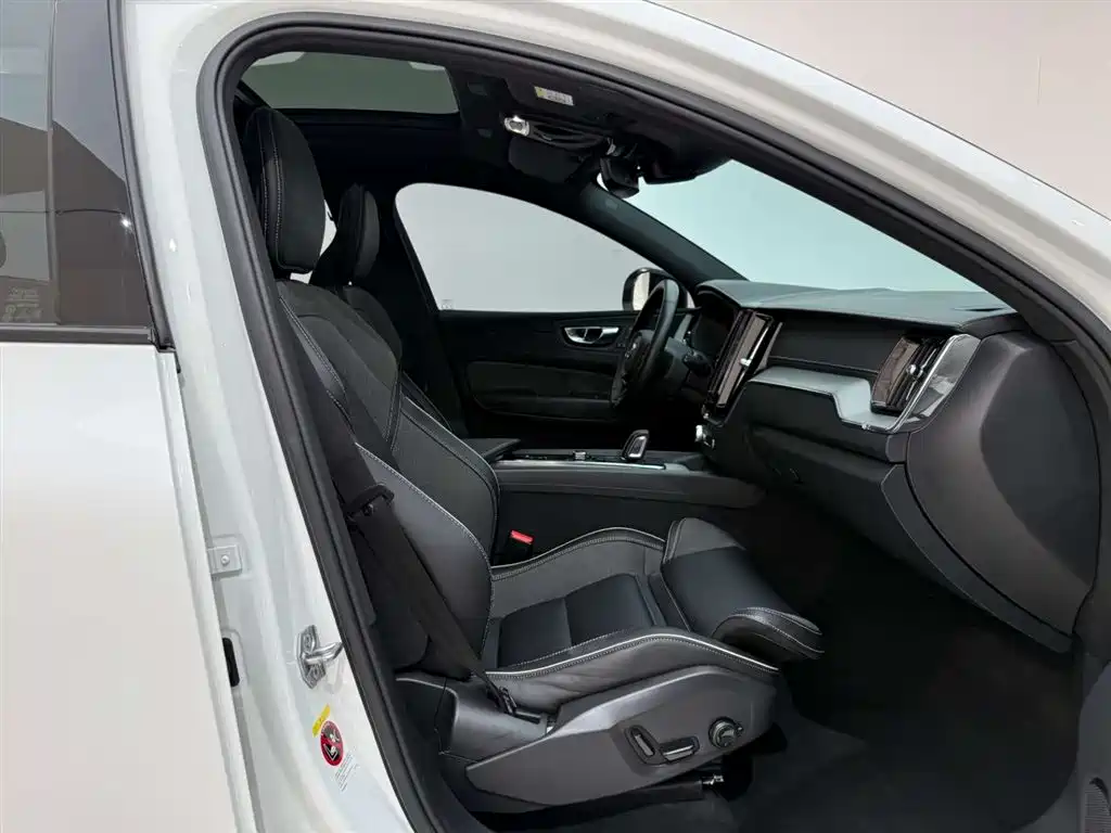 VOLVO XC60 PLUG IN HYBRID