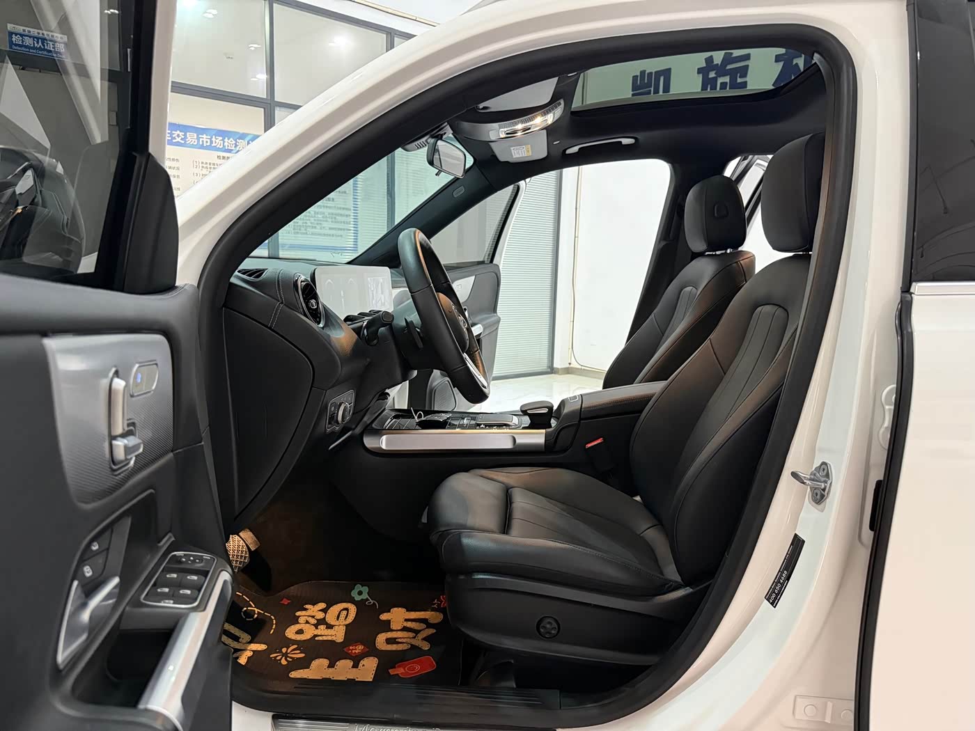 Mercedes-Benz GLB 1.3 л 2022 г. Белый, пробег 24000 км