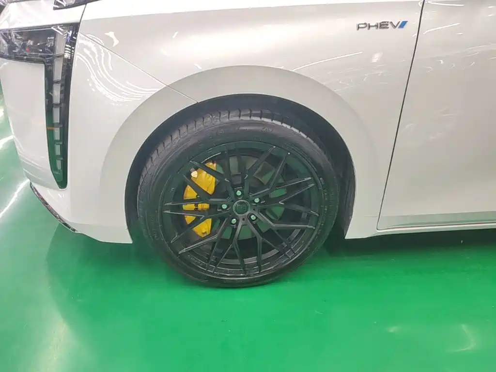 GAC Motor Trumpchi E8 PHEV — миниатюра 23