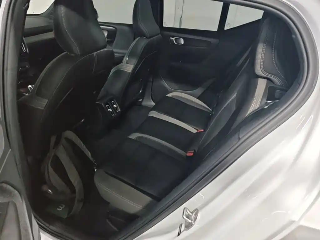 Volvo XC40 — миниатюра 17