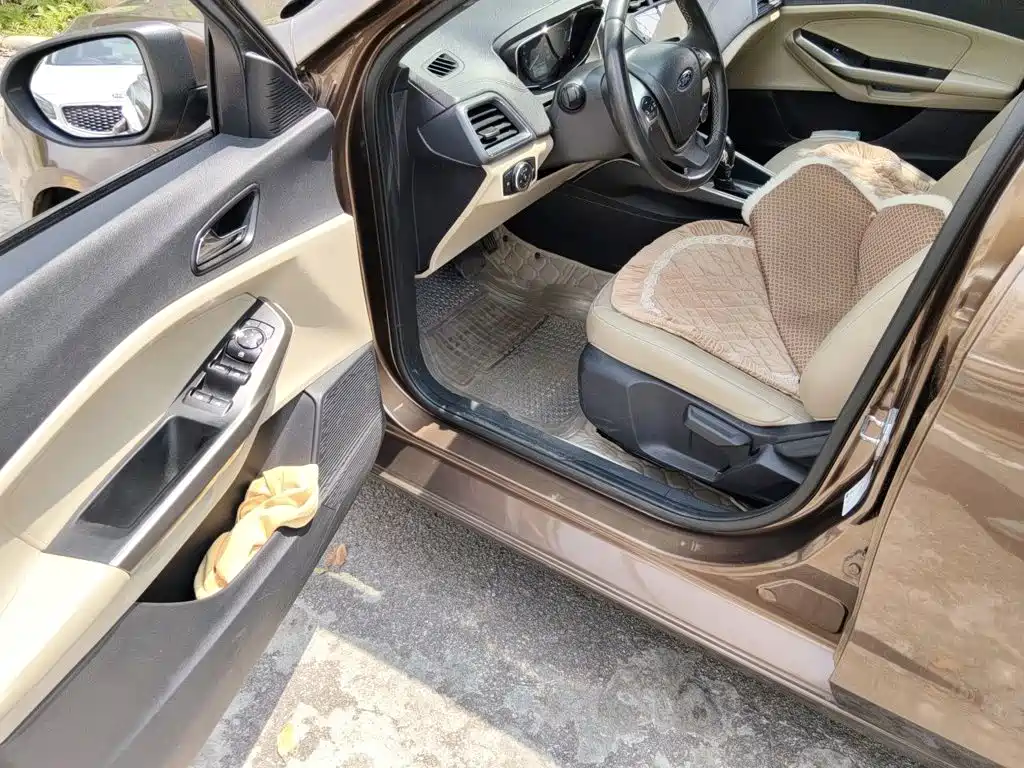 Ford Escort — миниатюра 17