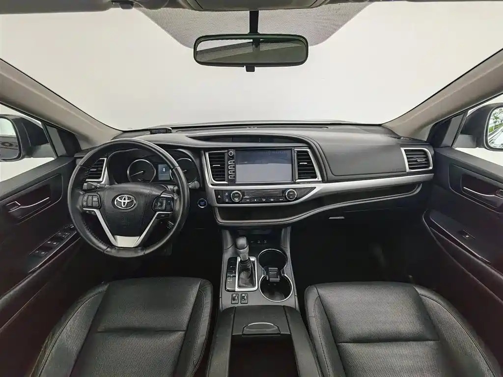 Toyota Highlander 2015 2.0T Luxury 7 мест