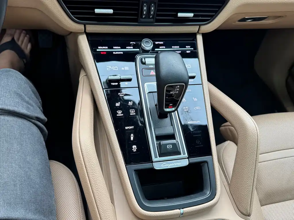 Porsche Cayenne — миниатюра 14