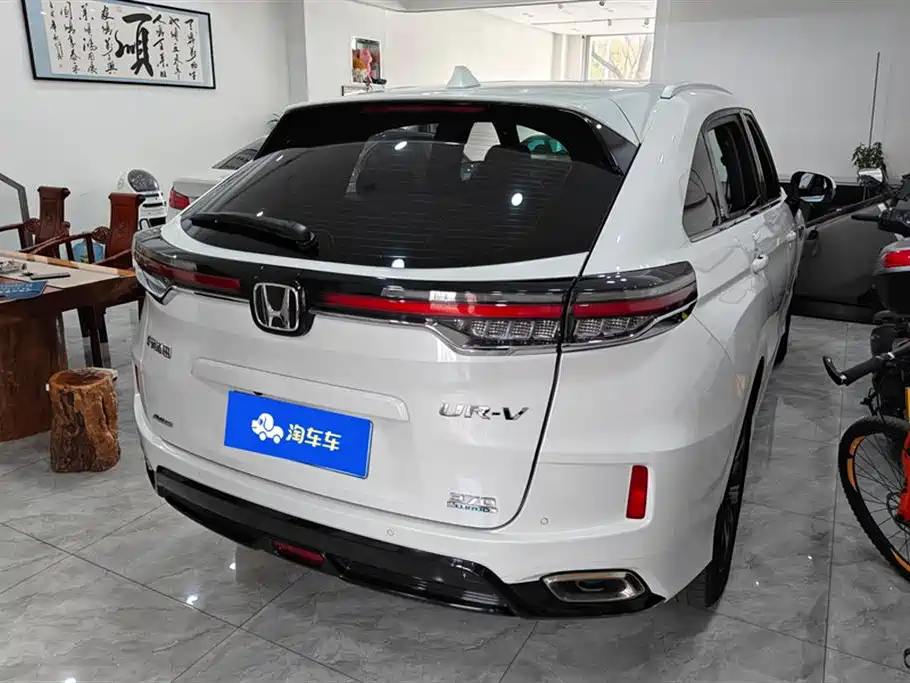 HONDA UR V
