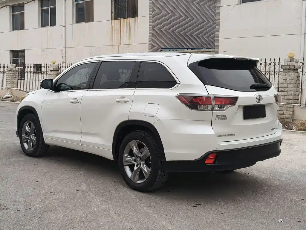 TOYOTA HIGHLANDER