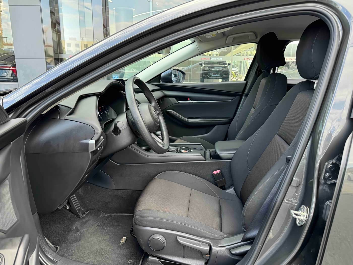 Mazda Mazda3 Axela 2.0 л 2022 г. Чёрный, пробег 23000 км