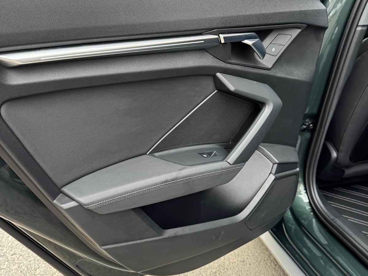 Audi A3 1.4 л 2023 г. Зелёный, пробег 27000 км
