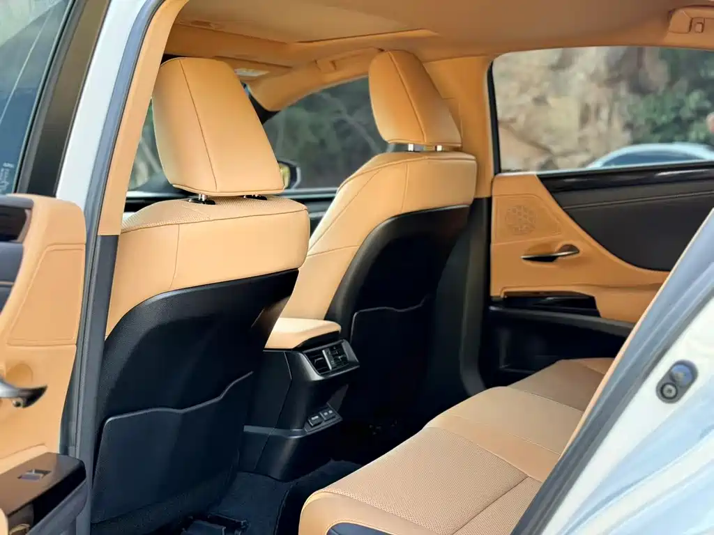 Lexus ES — миниатюра 6