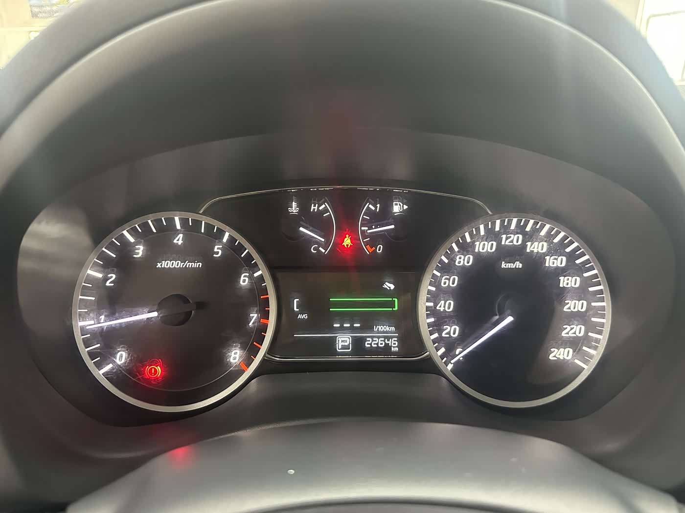 Nissan Sylphy 1.6 л 2023 г. Серебристо-серый, пробег 22000 км