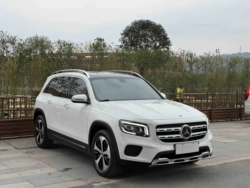 MERCEDES-BENZ GLB