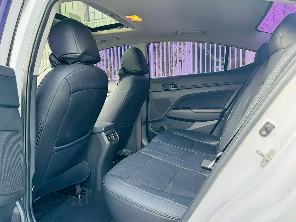 Hyundai Elantra — миниатюра 6