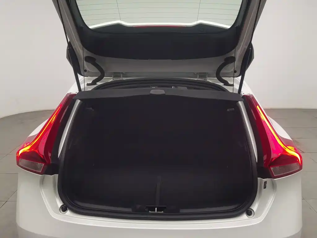 Volvo V40 — миниатюра 16