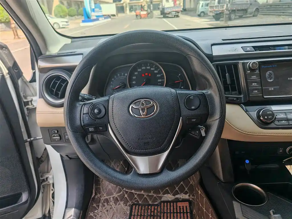 Toyota RAV4 — миниатюра 14