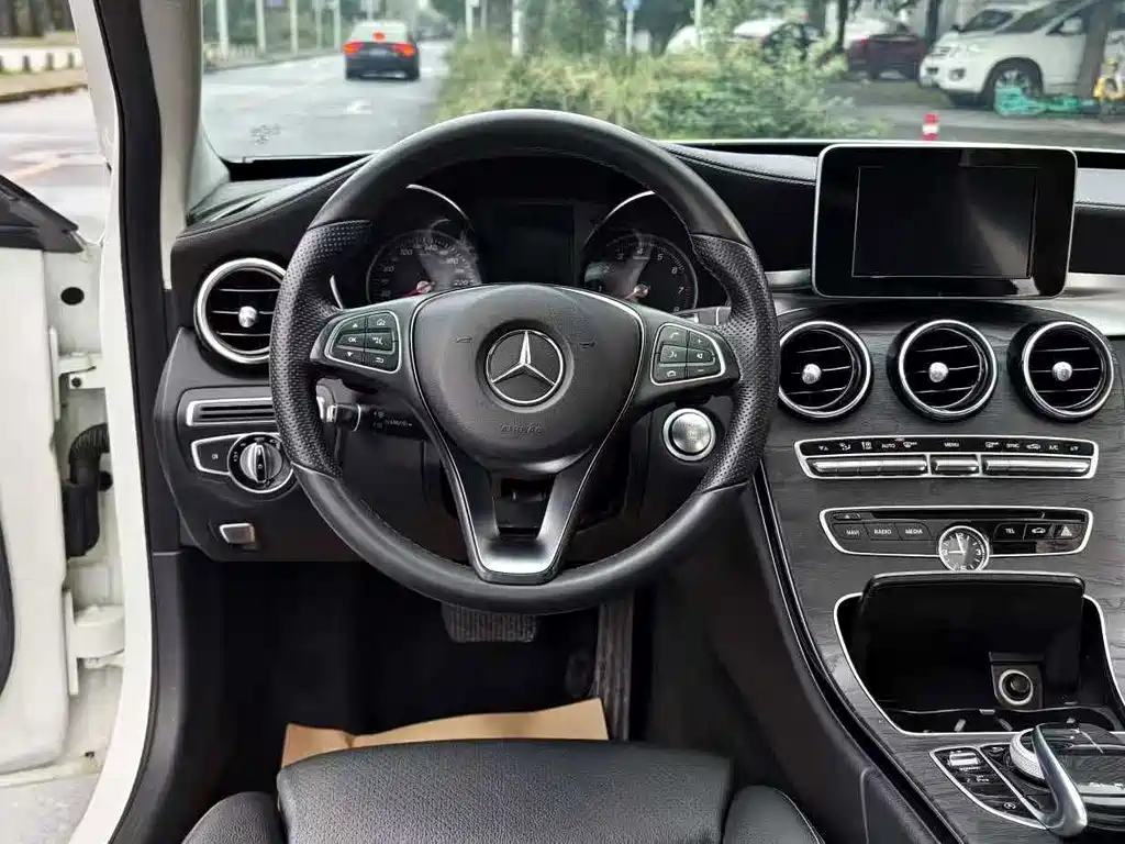 Mercedes-Benz C-Class — миниатюра 14