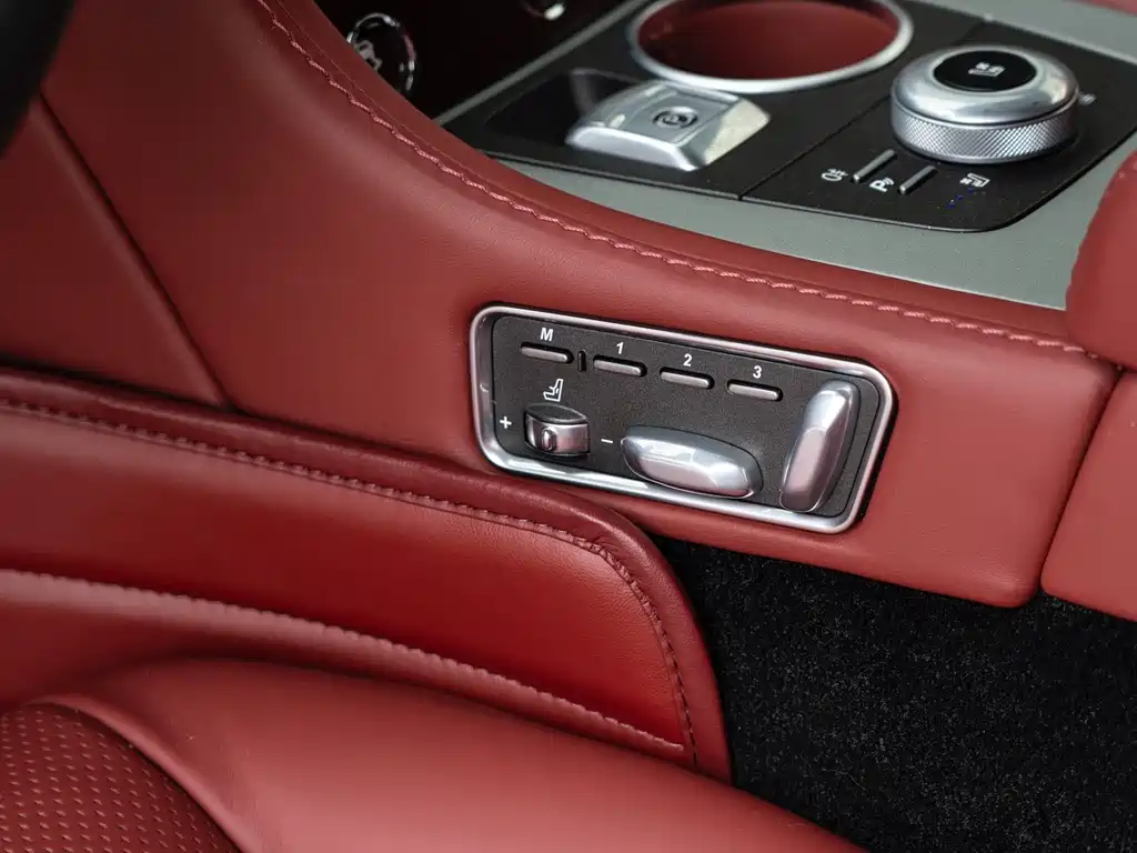 Aston Martin Rapide — миниатюра 12