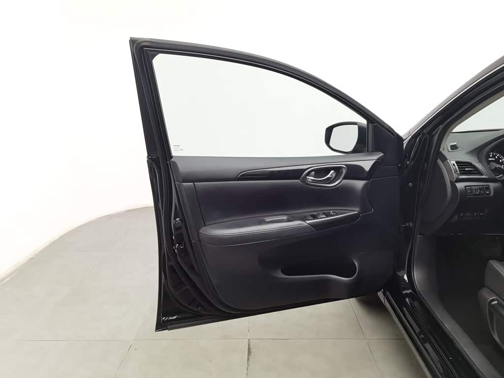 Nissan Sylphy 1.6 л 2022 г. Чёрный, пробег 41000 км