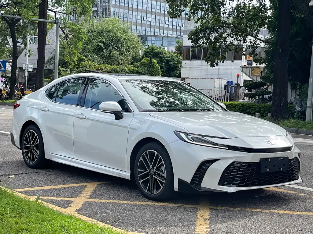 Toyota Camry 2026 2.0HS Sport