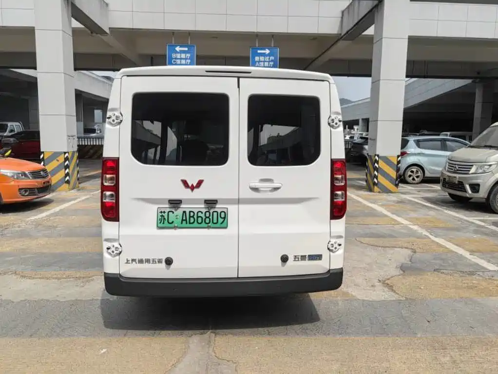 Wuling Yangguang — миниатюра 4