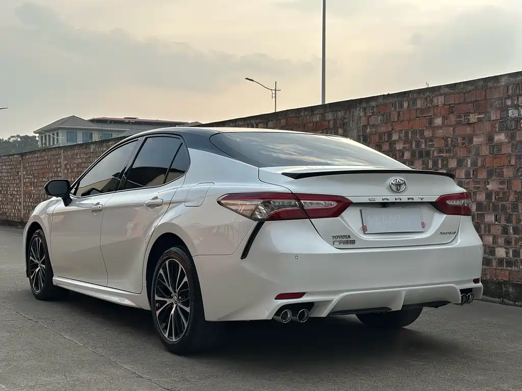 Toyota Camry 2019 2.0S V