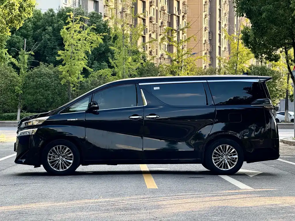 Toyota Vellfire — миниатюра 3