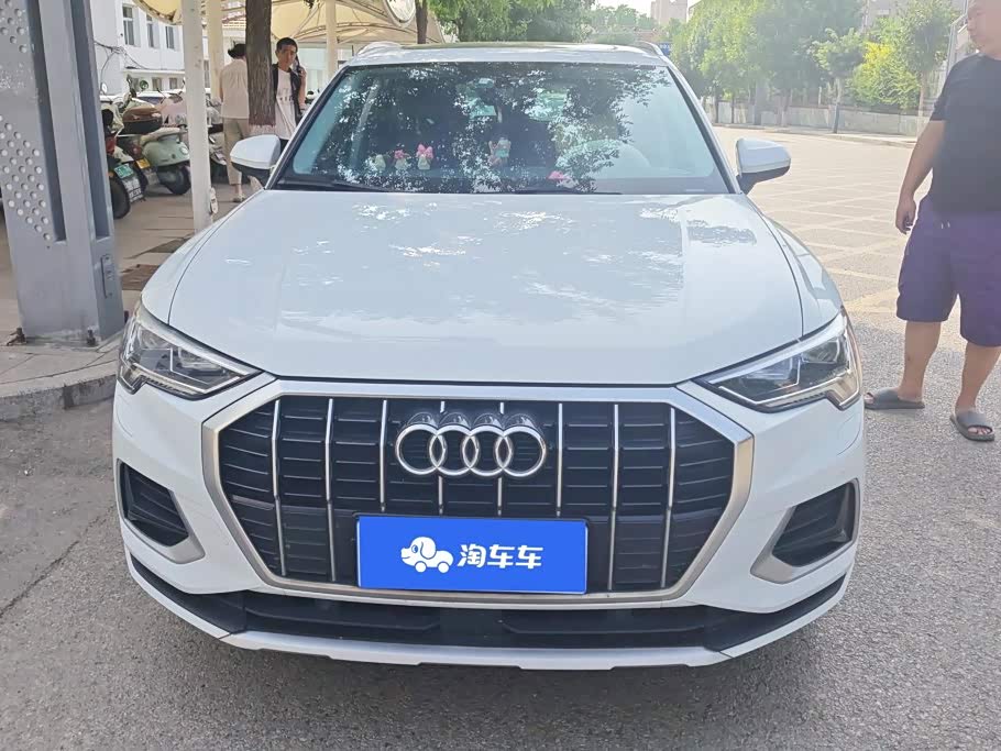 Audi Q3 1.4 л 2021 г. Белый, пробег 45900 км