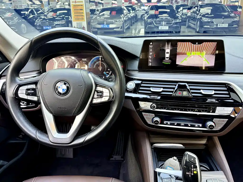 BMW 5 Series New Energy — миниатюра 4
