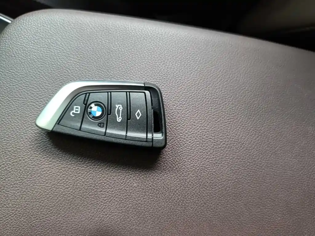 BMW iX3 — миниатюра 9