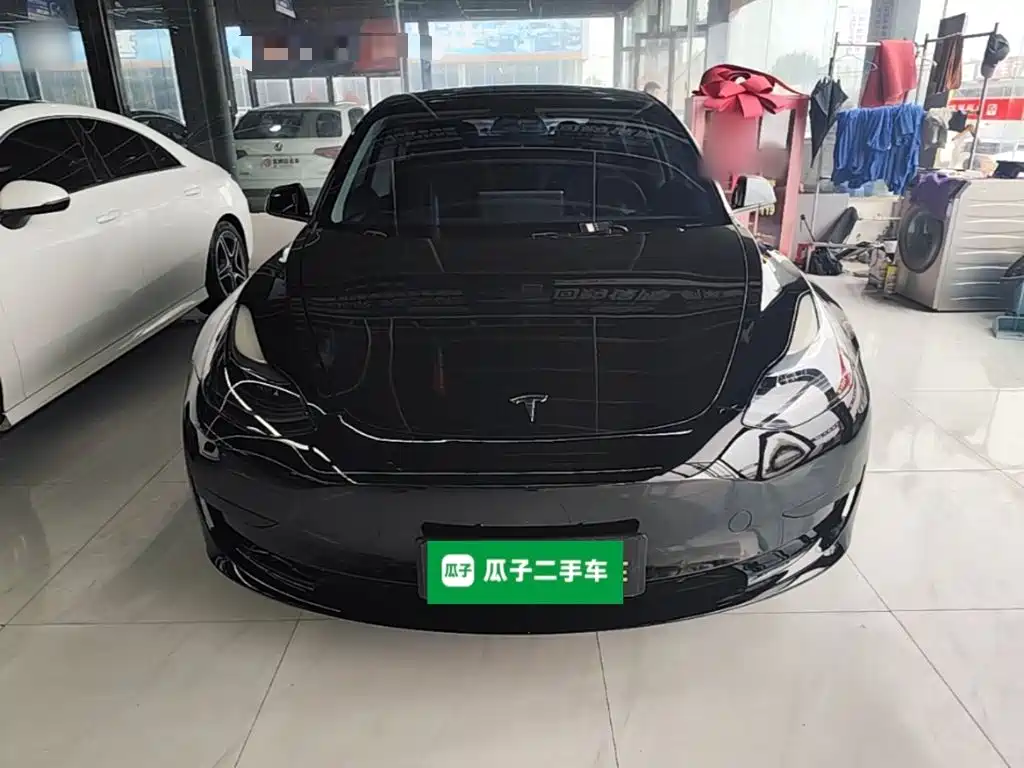 Tesla Model 3 — миниатюра 3