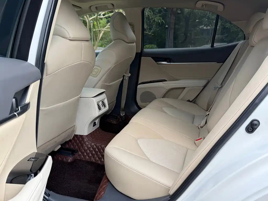 Toyota Camry — миниатюра 9