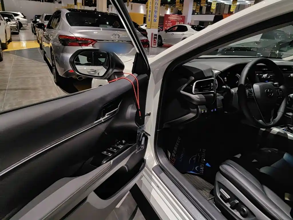 Toyota Camry — миниатюра 16