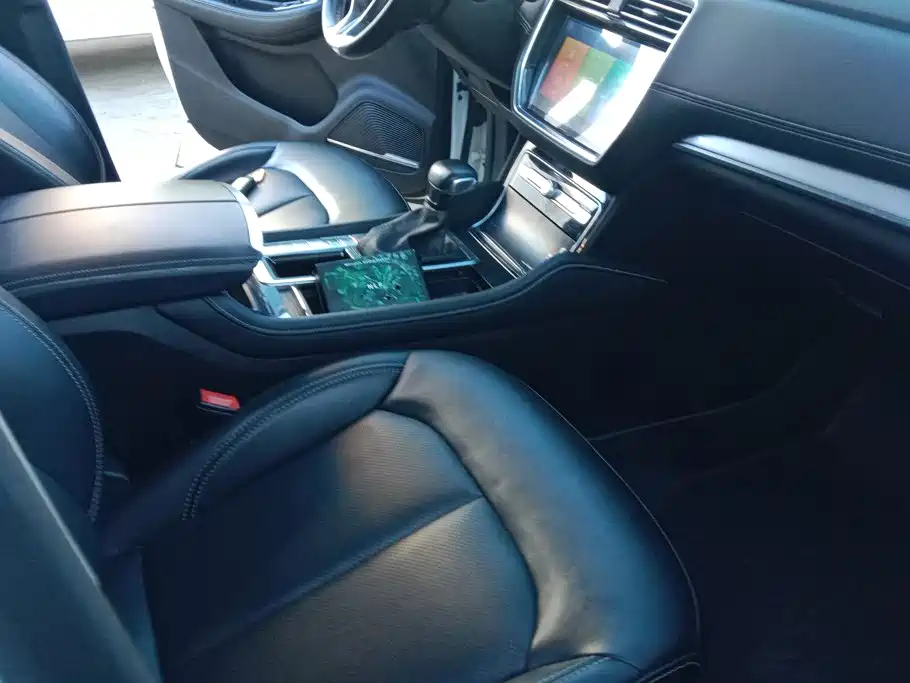 Roewe RX8 — миниатюра 8