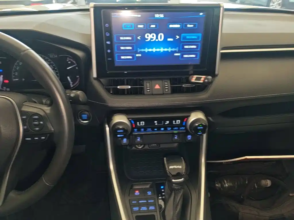 Toyota RAV4 — миниатюра 13
