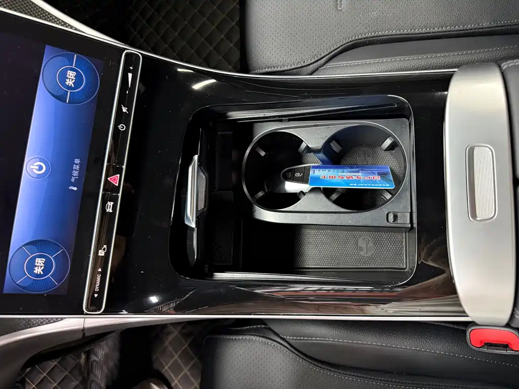Mercedes-Benz C-Class — миниатюра 8
