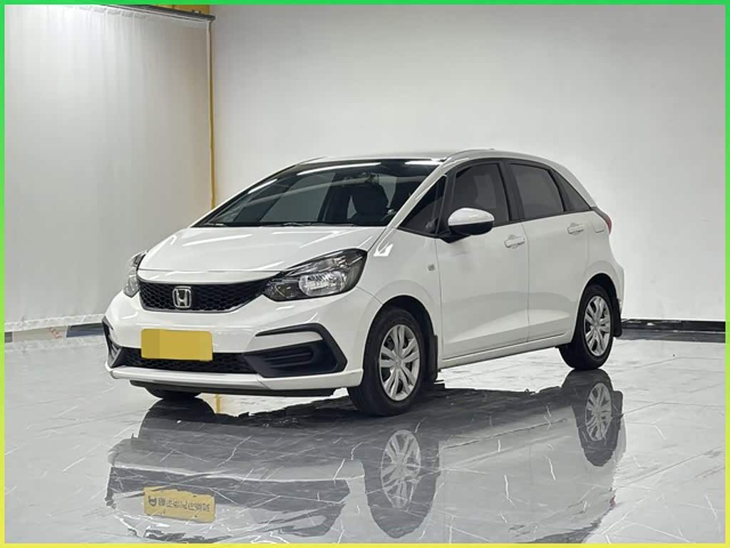 Honda Fit 1.5 л 2022 г. Белый, пробег 31000 км