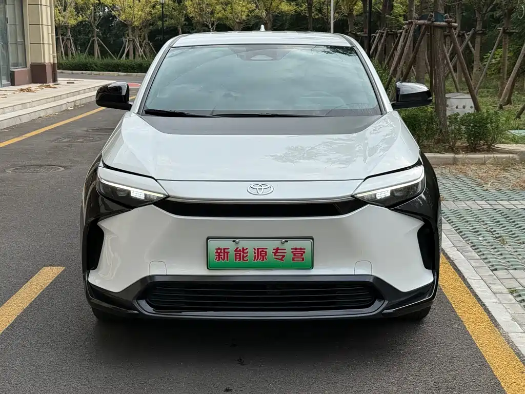 Toyota bZ4X — миниатюра 2
