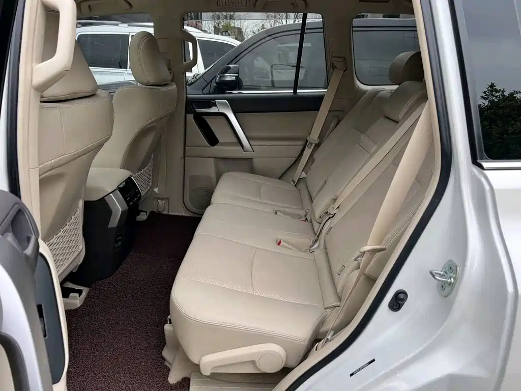 Toyota Land Cruiser Prado 2023 4.0L AT