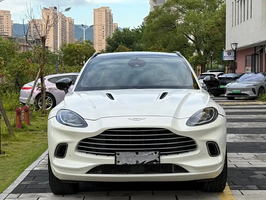 ASTON MARTIN  DBX