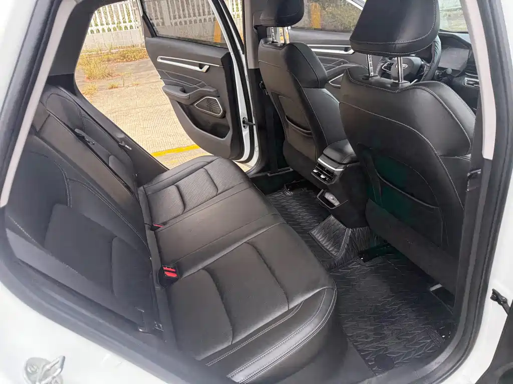 Geely Emgrand — миниатюра 14