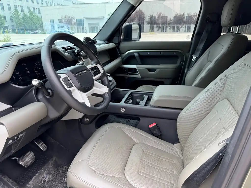 Land Rover Defender — миниатюра 4