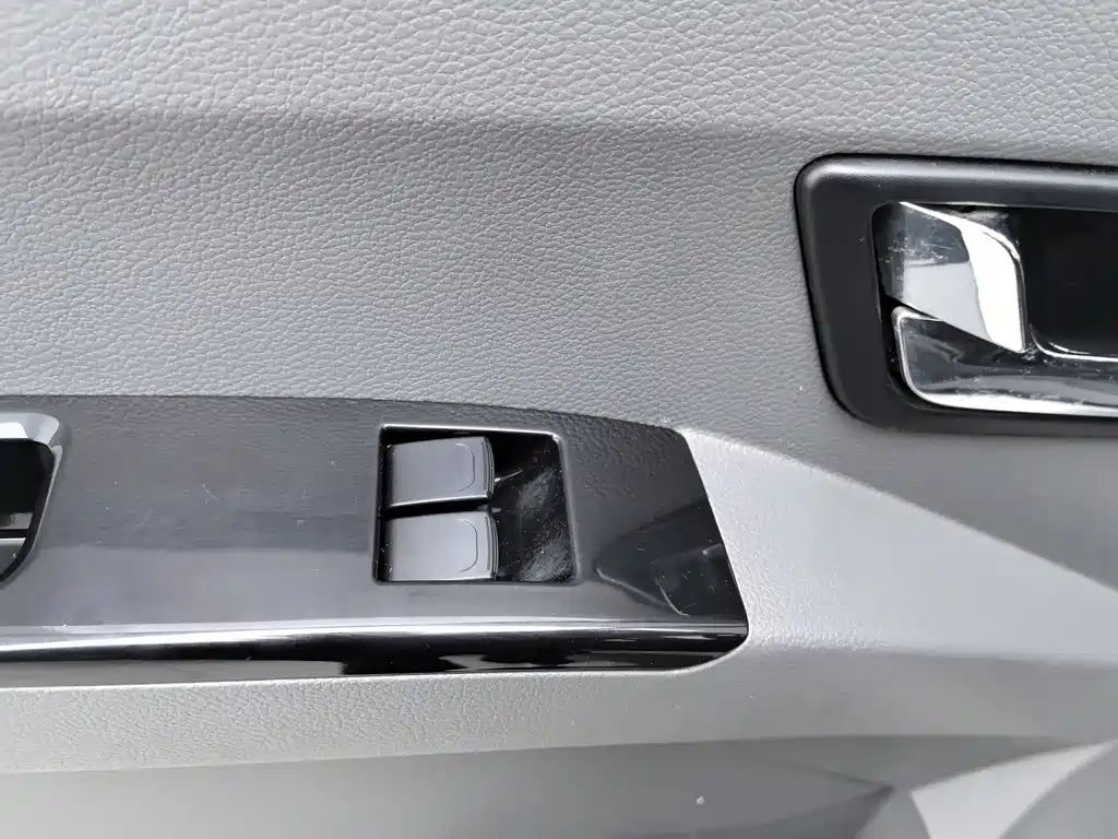 Wuling Zhiguang — миниатюра 9