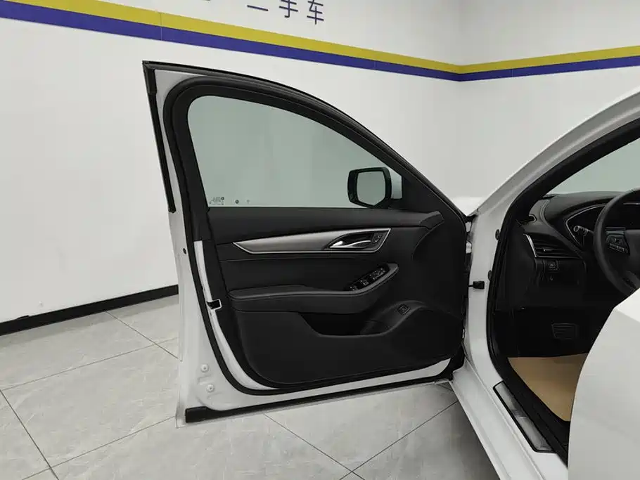 Cadillac CT5 — миниатюра 7