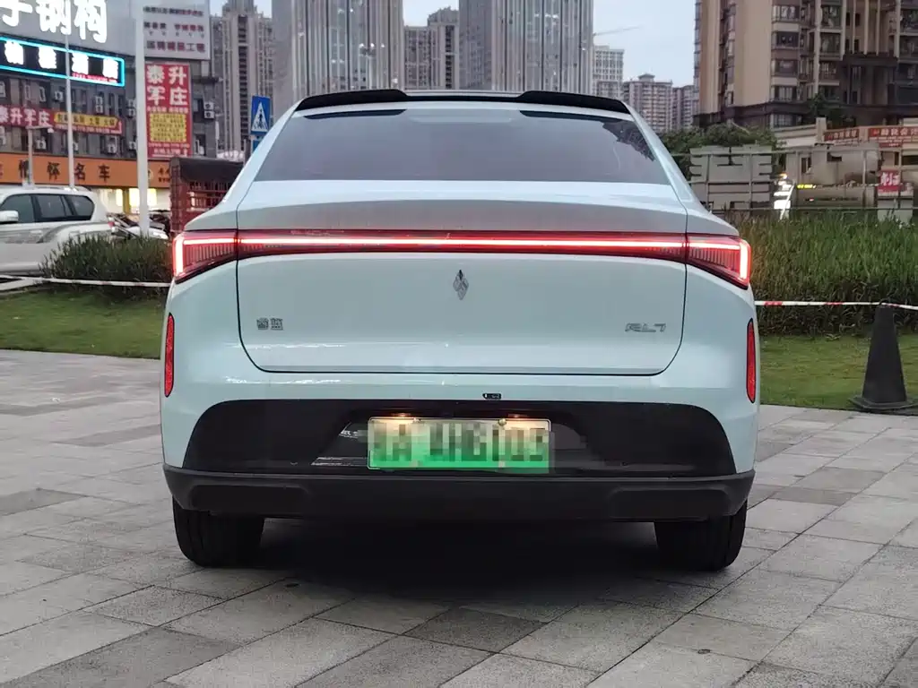 Livan 7 2024 450km Executive