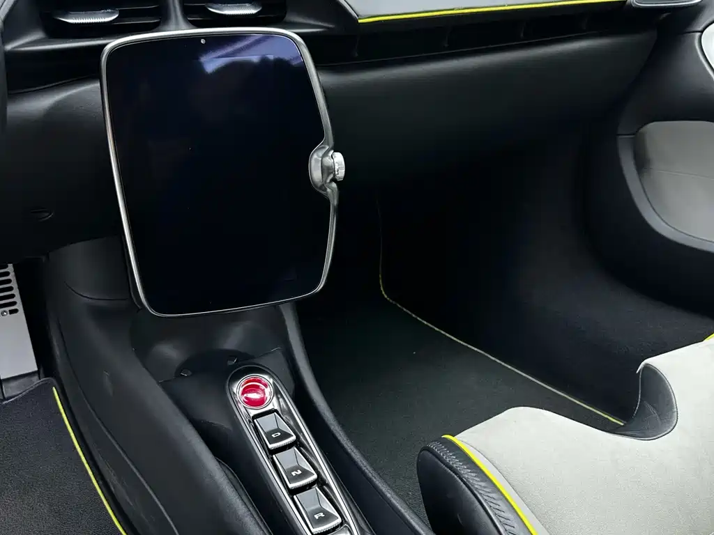 McLaren Artura — миниатюра 21