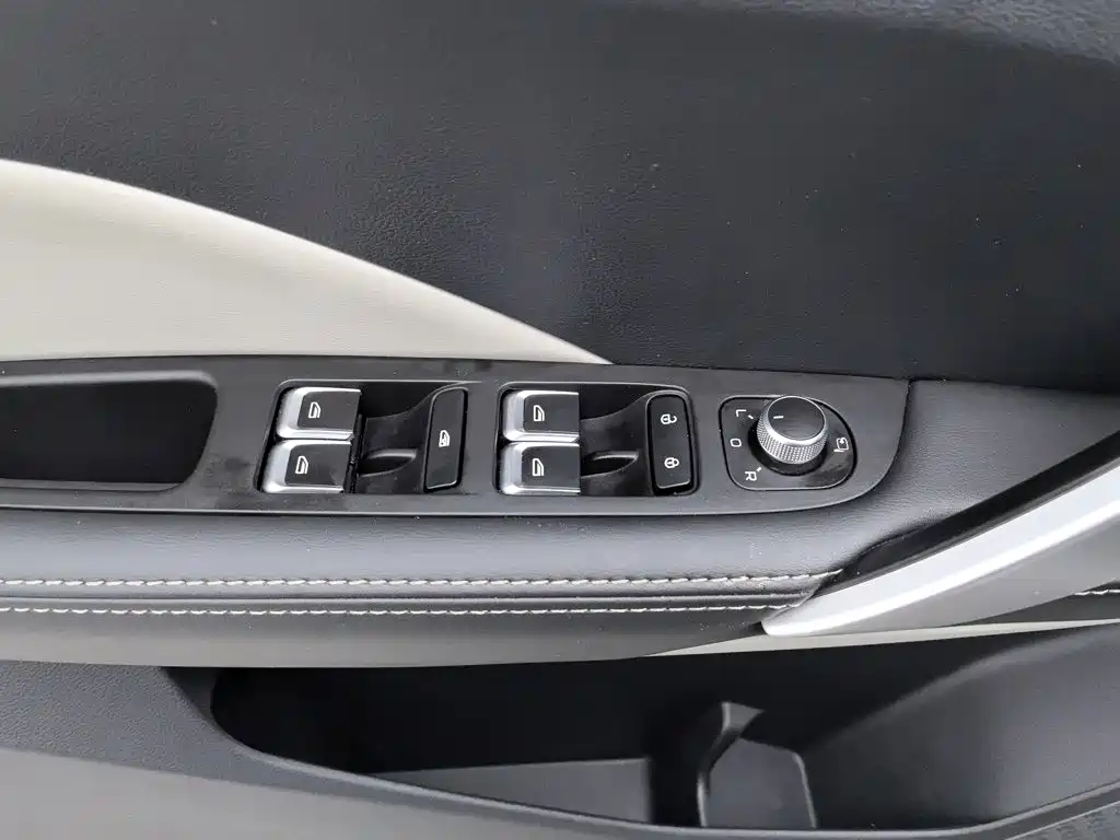 Geely Binyue — миниатюра 9