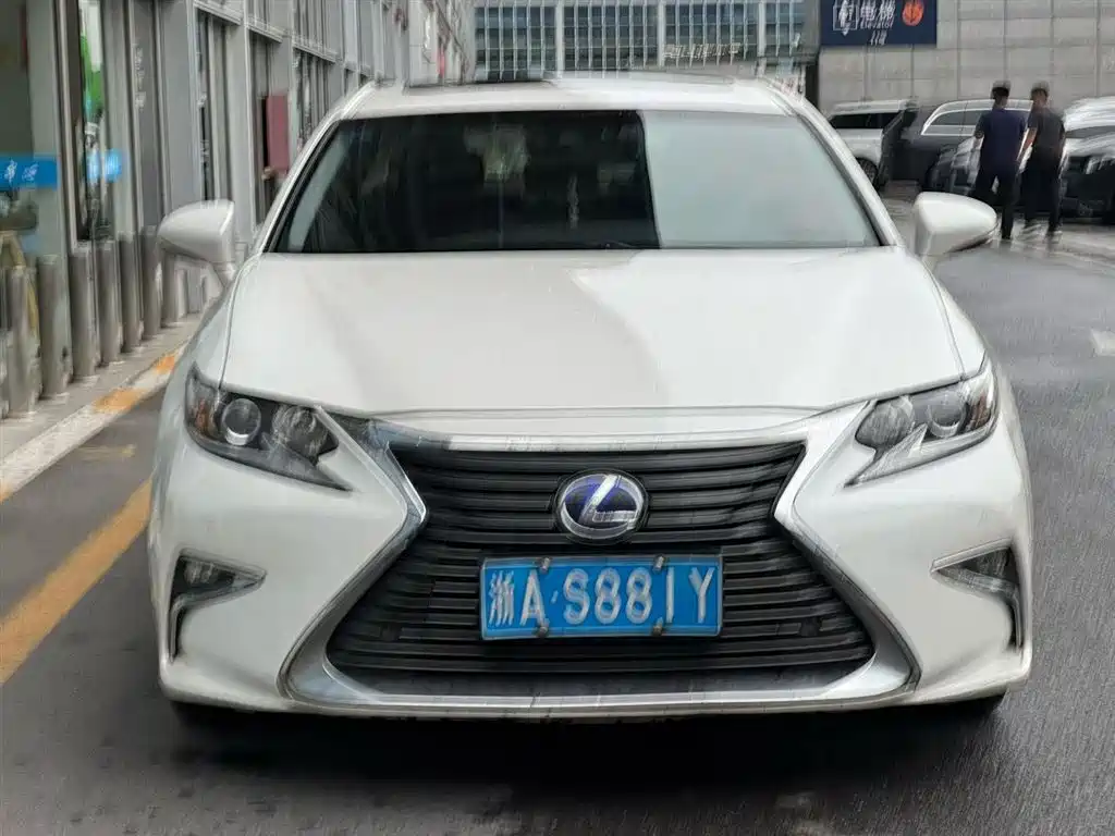 Lexus ES 2015 300h Luxury