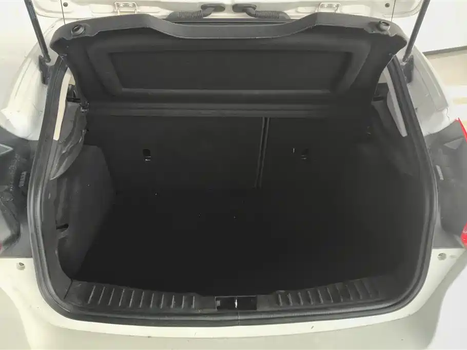 Ford Focus 2012 1.6L AT