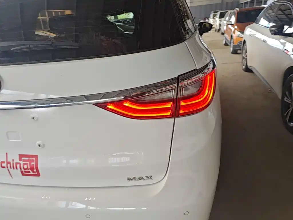 BYD MAX — миниатюра 8