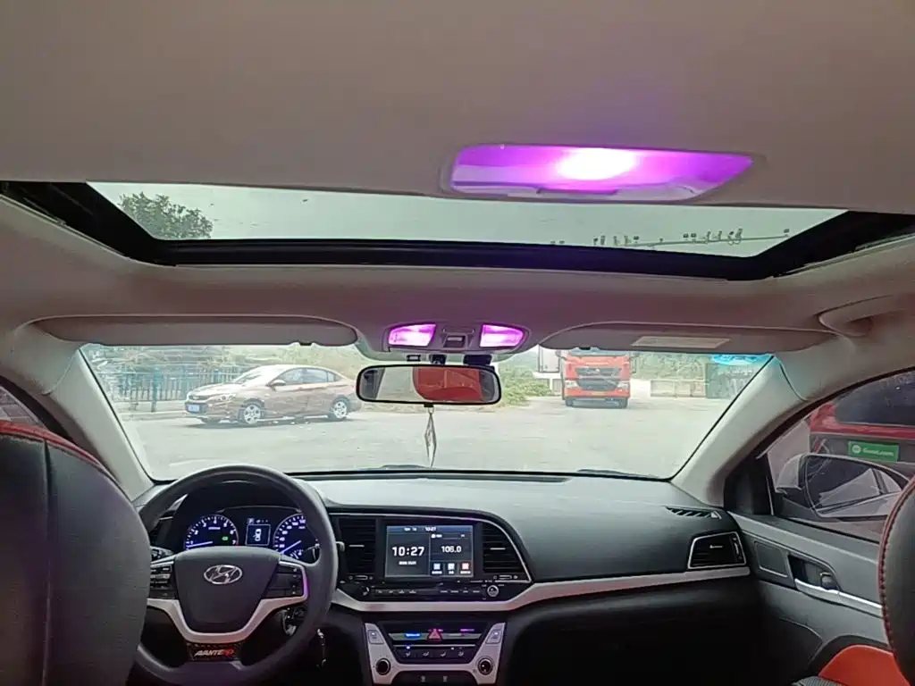 Hyundai Elantra — миниатюра 18