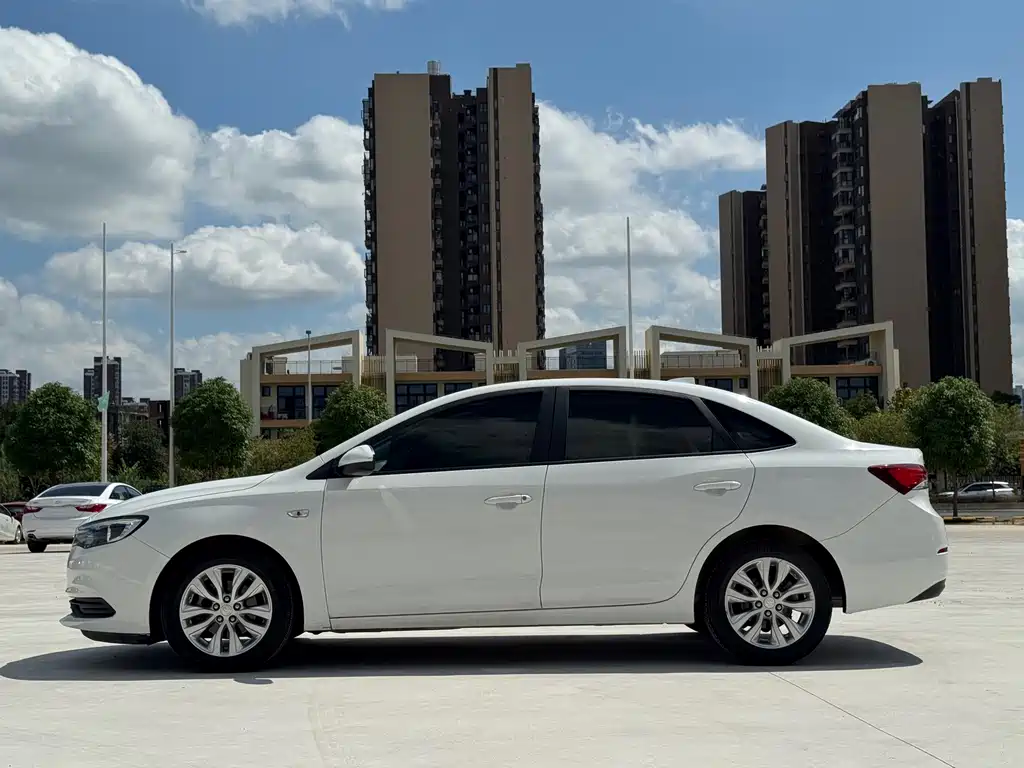 Buick Excelle — миниатюра 8