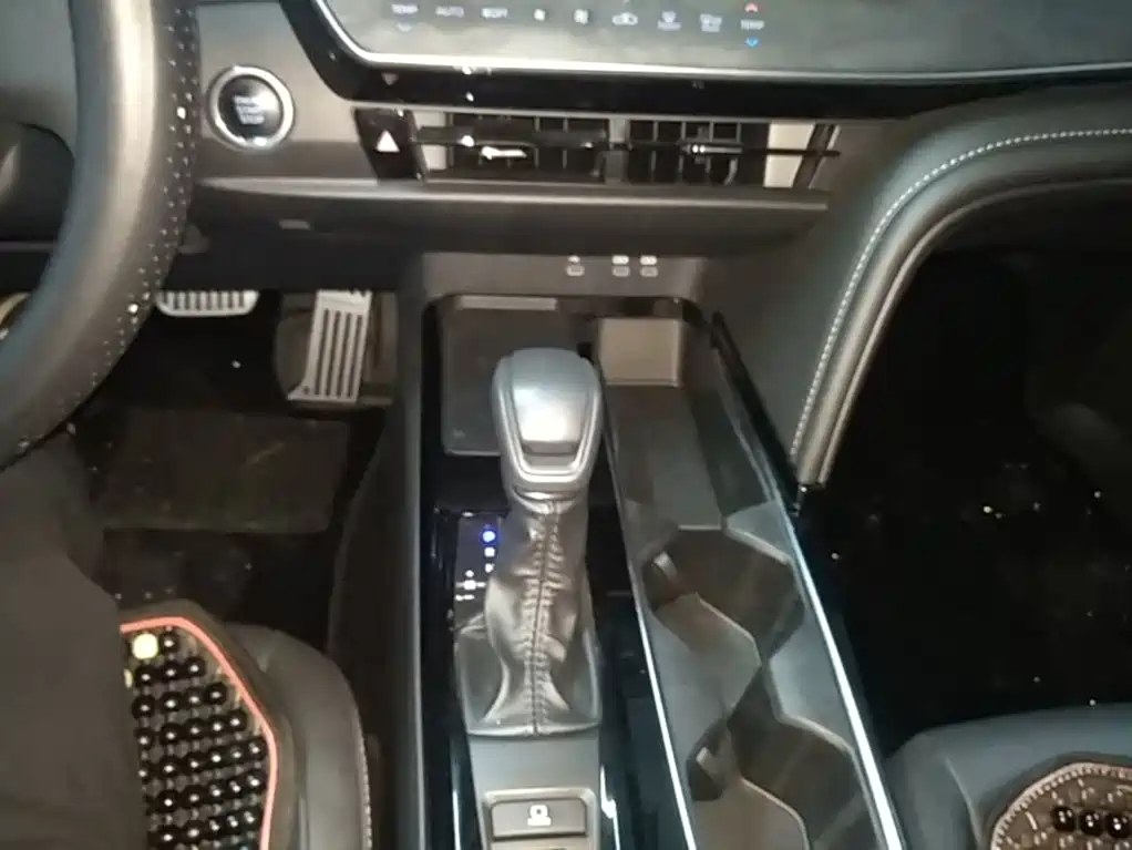Toyota Camry — миниатюра 14